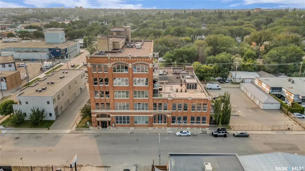 211 D Avenue N Saskatoon SK S7L 1M7