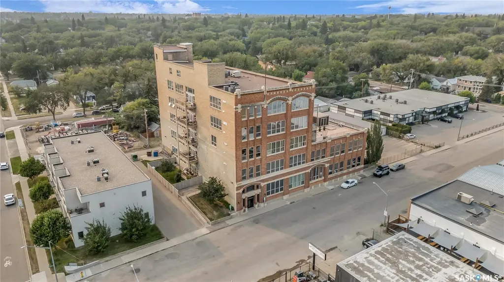 211 D Avenue N Saskatoon SK S7L 1M7