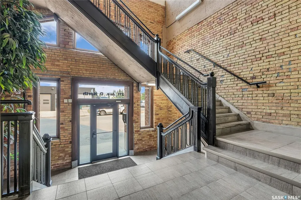 211 D Avenue N Saskatoon SK S7L 1M7