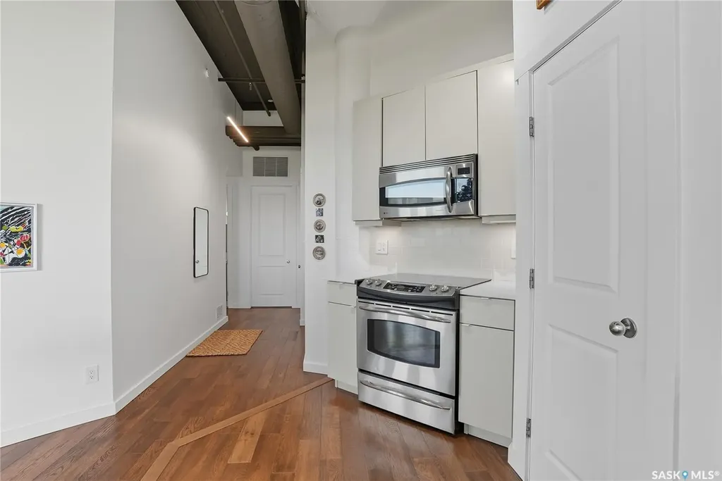 211 D Avenue N Saskatoon SK S7L 1M7
