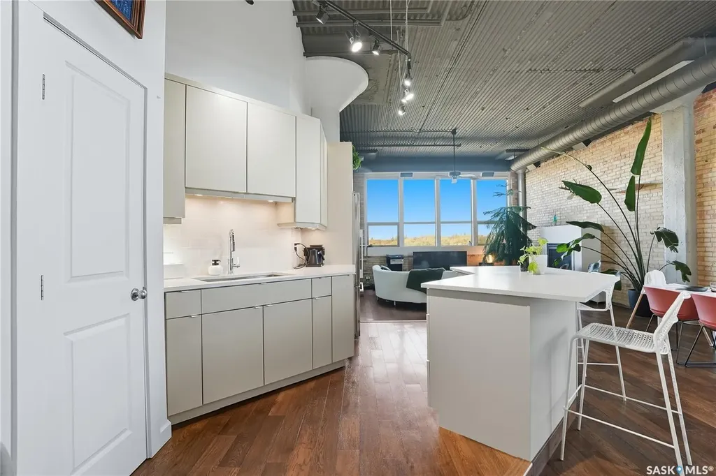 211 D Avenue N Saskatoon SK S7L 1M7