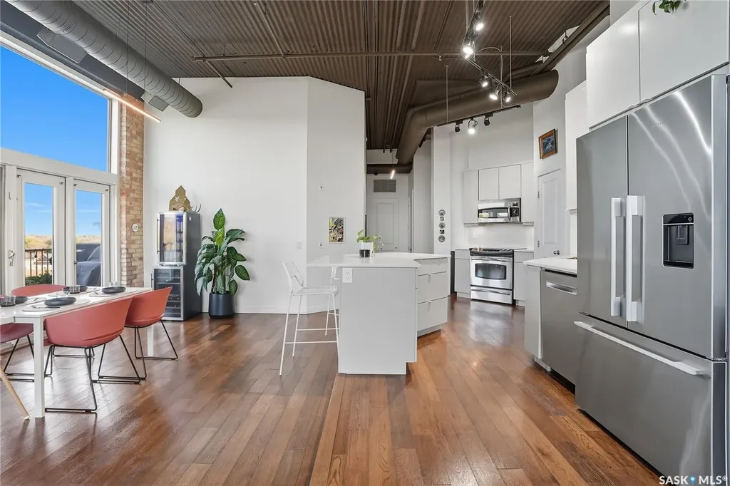 211 D Avenue N Saskatoon SK S7L 1M7