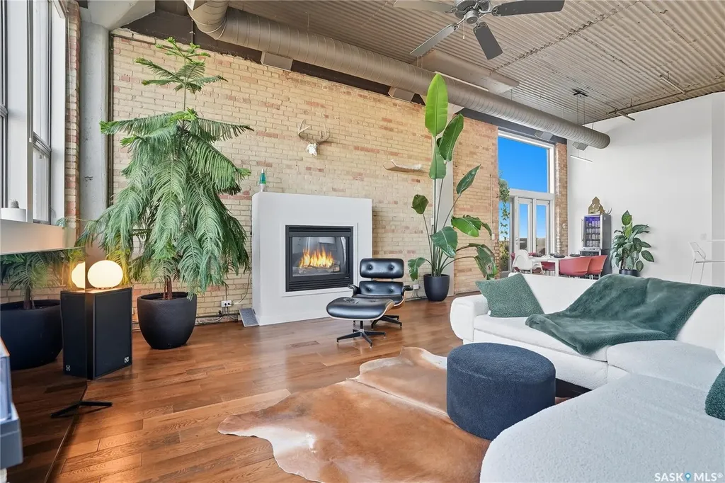 211 D Avenue N Saskatoon SK S7L 1M7