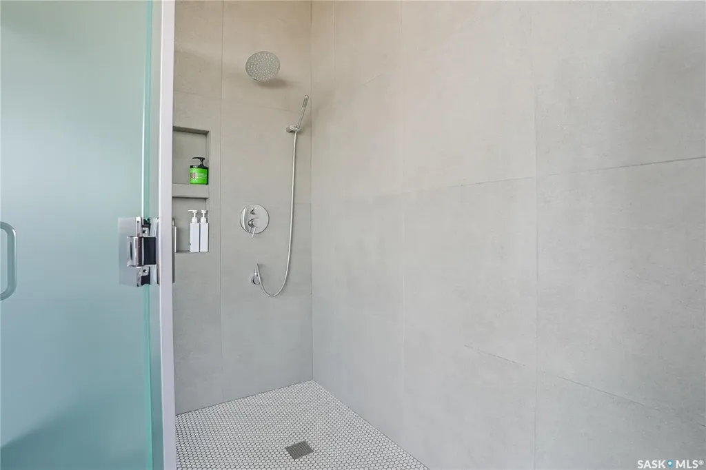 211 D Avenue N Saskatoon SK S7L 1M7
