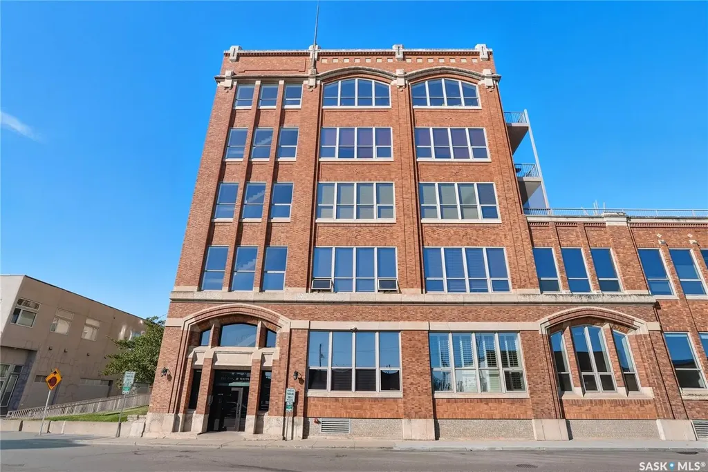 211 D Avenue N Saskatoon SK S7L 1M7