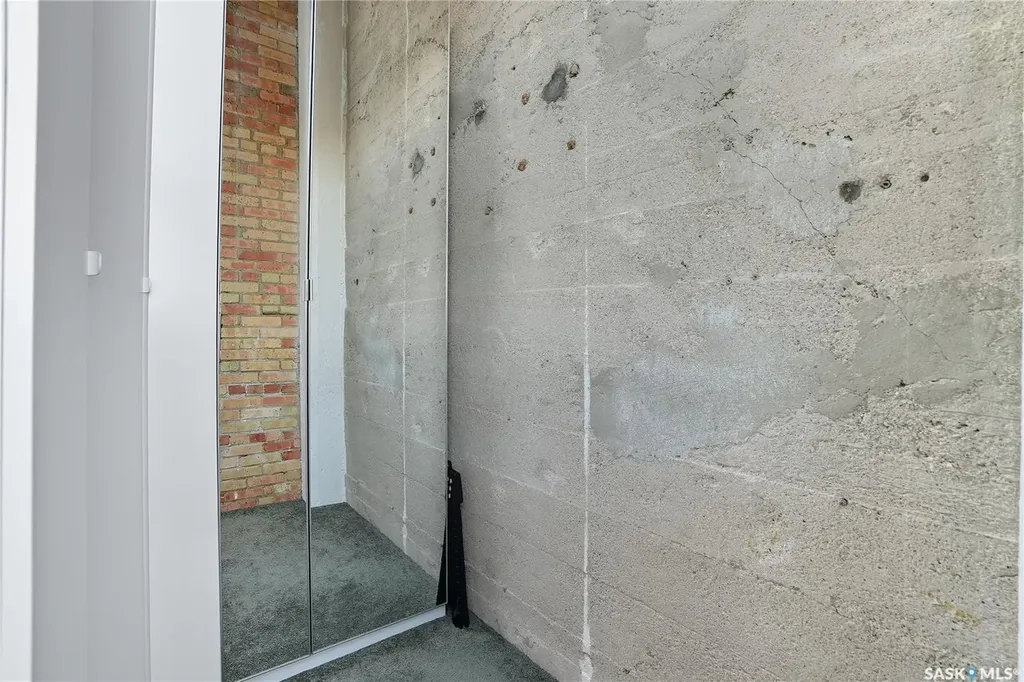 211 D Avenue N Saskatoon SK S7L 1M7