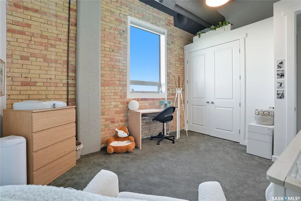 211 D Avenue N Saskatoon SK S7L 1M7
