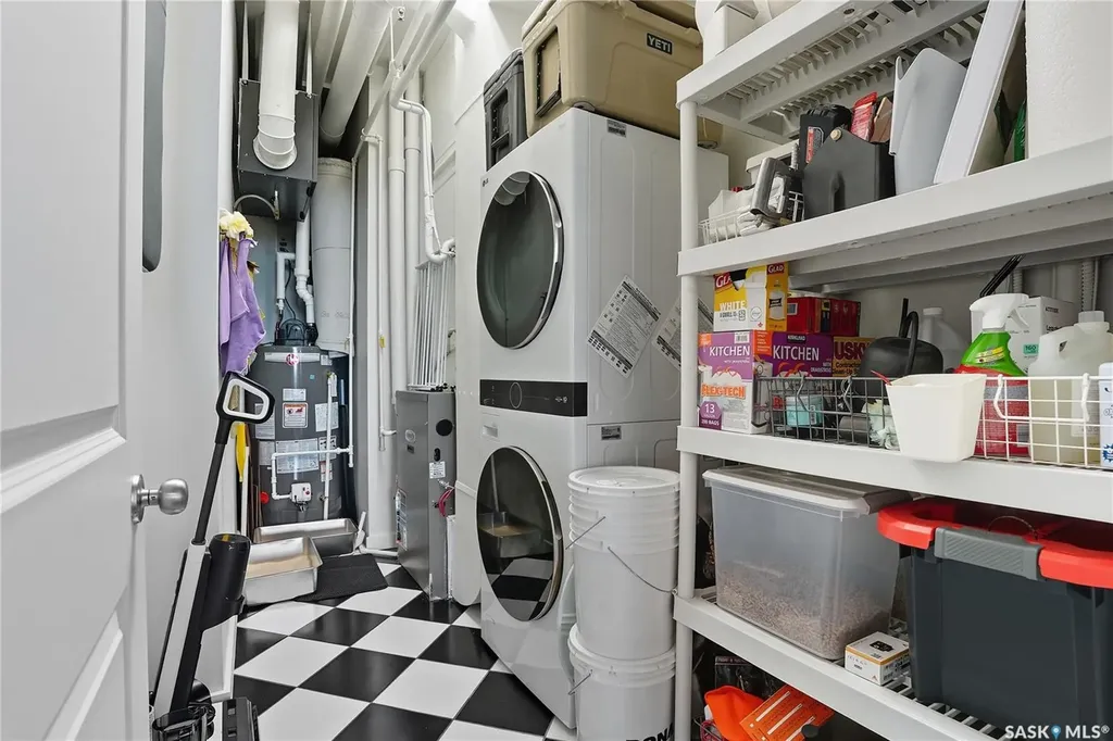 211 D Avenue N Saskatoon SK S7L 1M7