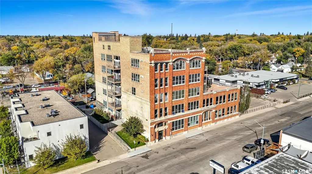 211 D Avenue N Saskatoon SK S7L 1M7