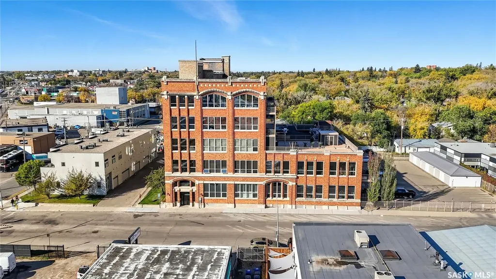 211 D Avenue N Saskatoon SK S7L 1M7