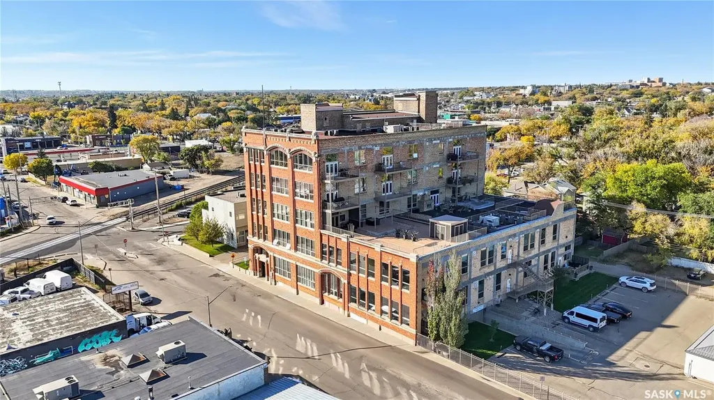 211 D Avenue N Saskatoon SK S7L 1M7