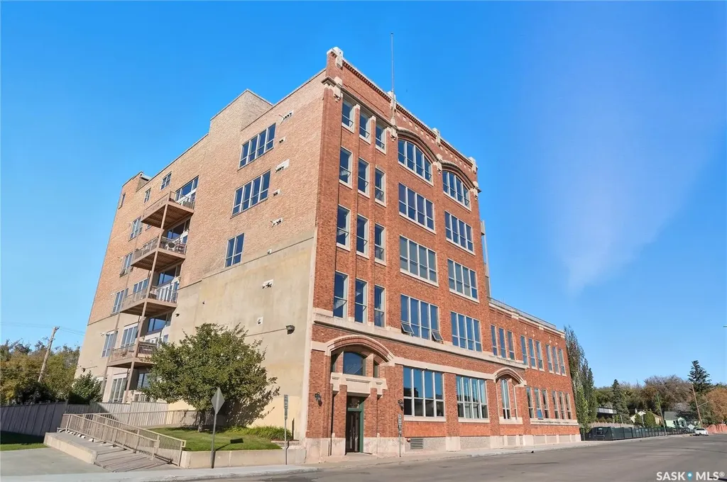 211 D Avenue N Saskatoon SK S7L 1M7