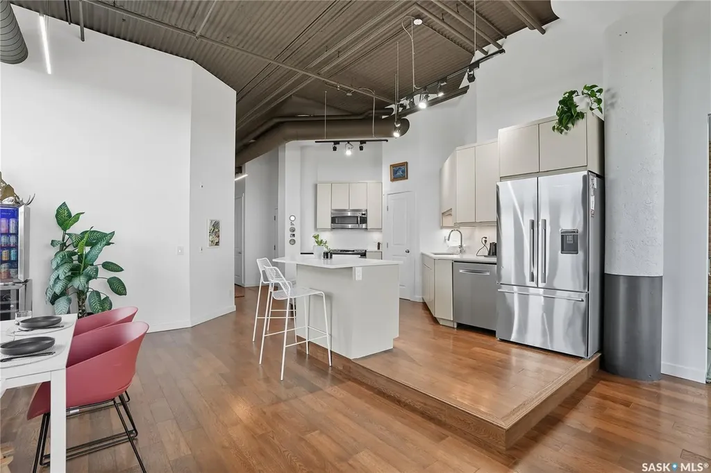 211 D Avenue N Saskatoon SK S7L 1M7