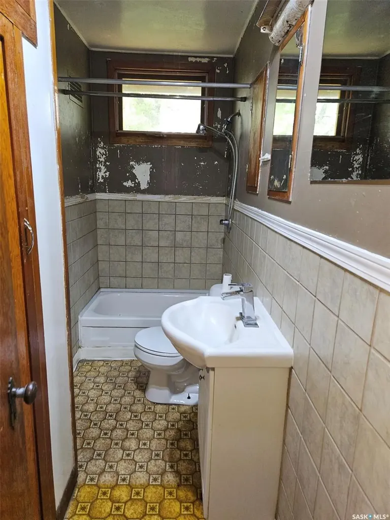 195 Morley Street Kisbey SK S0C 1L0