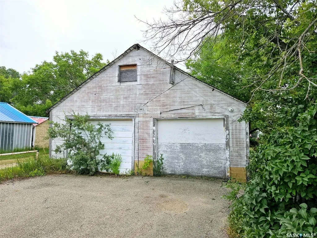 195 Morley Street Kisbey SK S0C 1L0