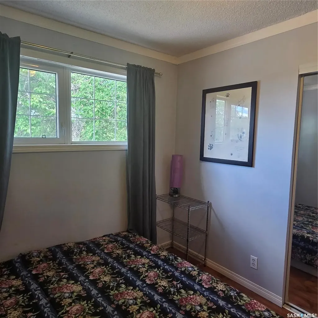 1107 Lillooet Street W Moose Jaw SK S6H 5A2