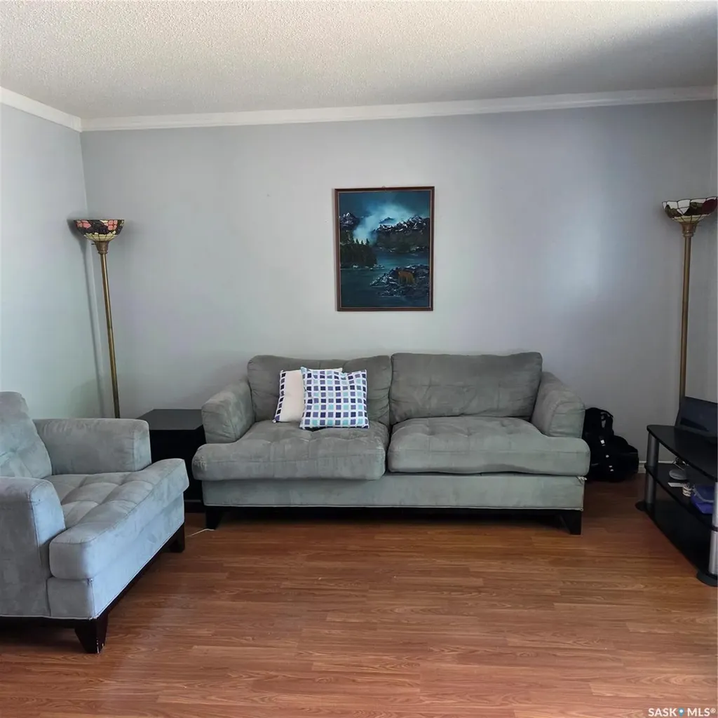 1107 Lillooet Street W Moose Jaw SK S6H 5A2