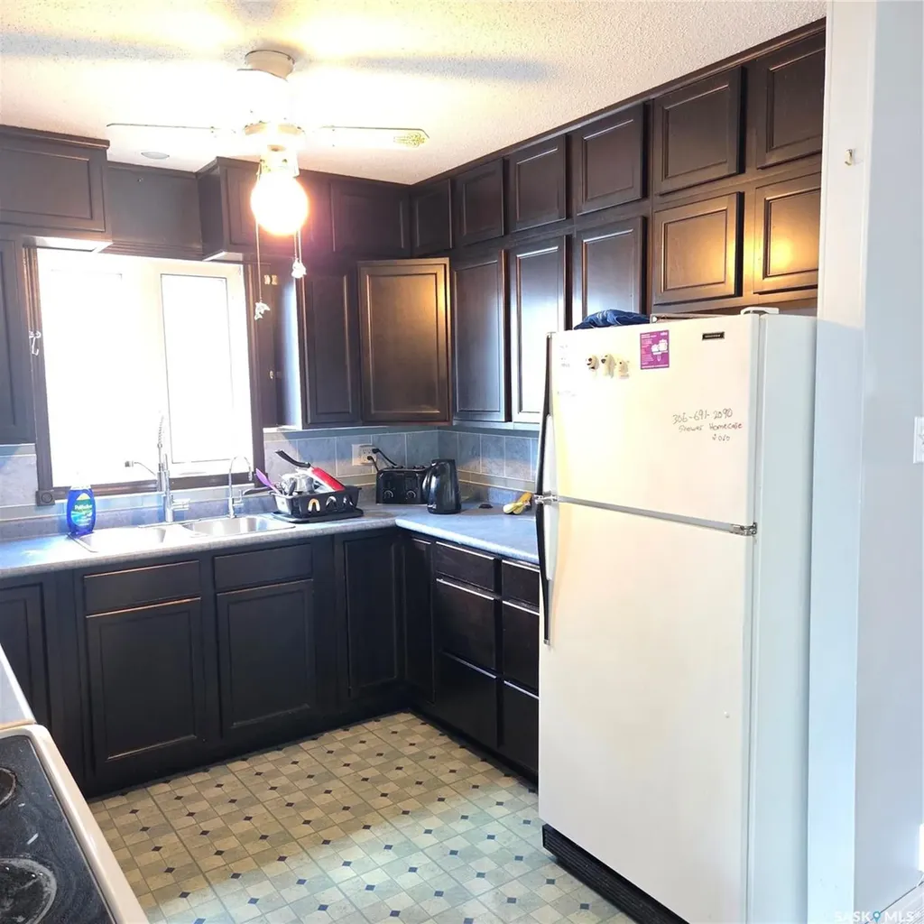 1107 Lillooet Street W Moose Jaw SK S6H 5A2