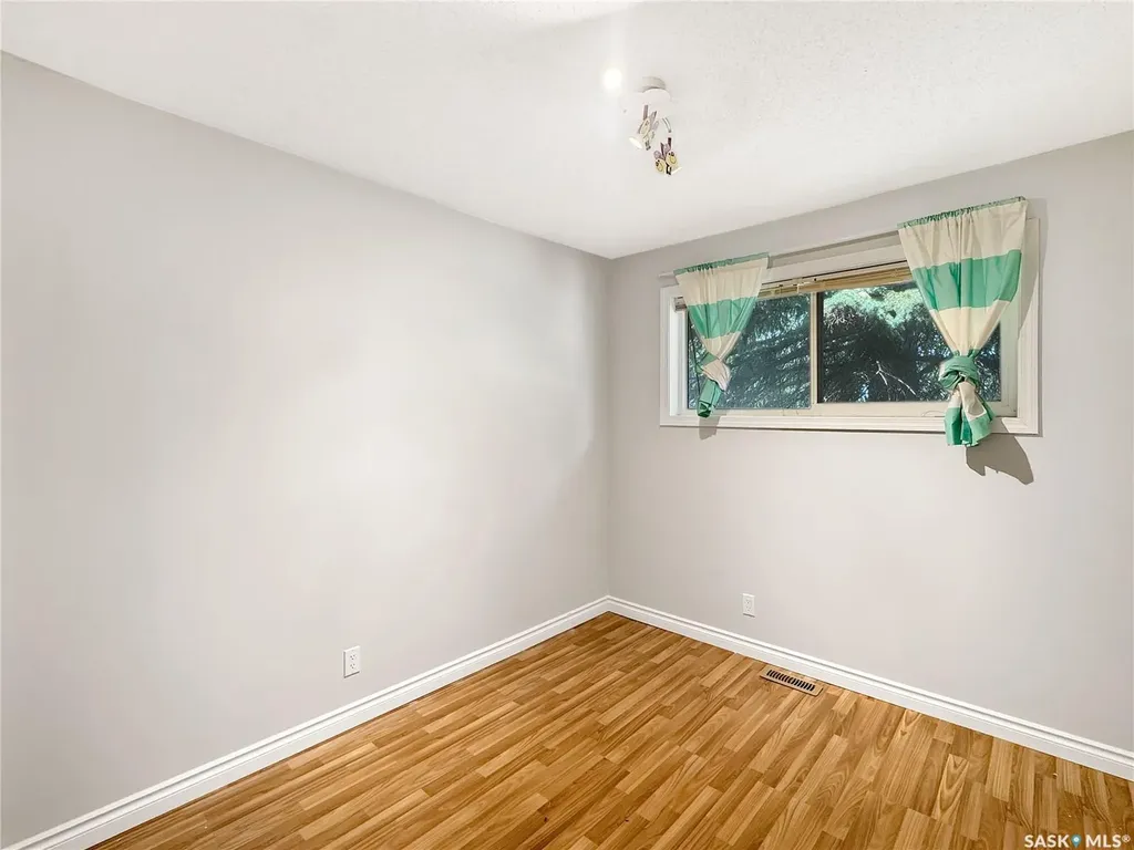2472 Ross Crescent North Battleford SK S9A 3R3