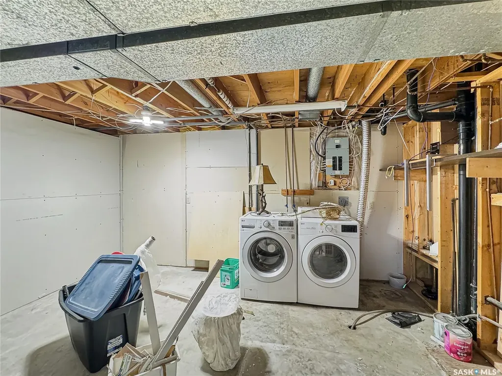 2472 Ross Crescent North Battleford SK S9A 3R3