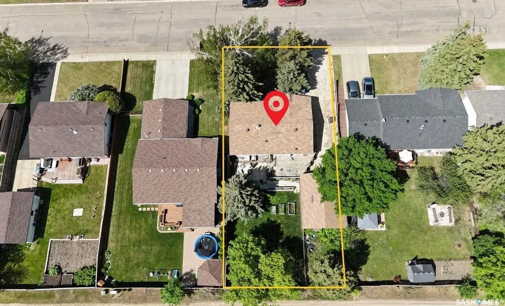 2472 Ross Crescent North Battleford SK S9A 3R3