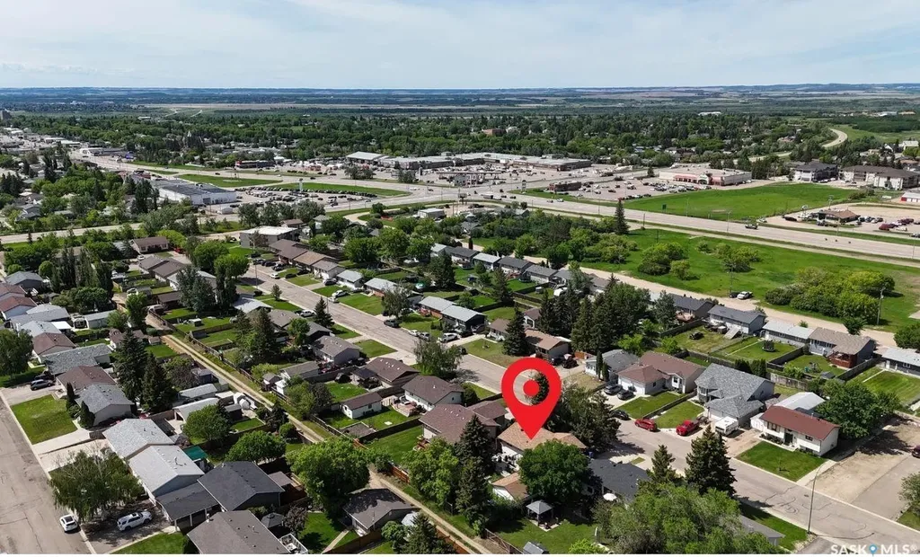 2472 Ross Crescent North Battleford SK S9A 3R3