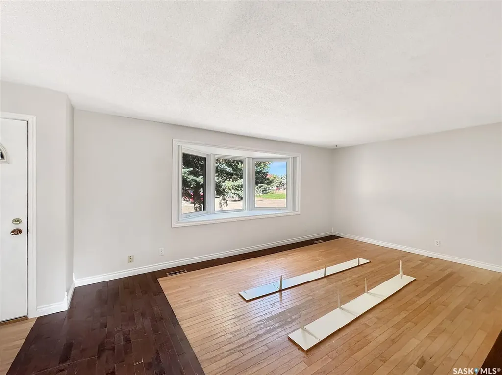 2472 Ross Crescent North Battleford SK S9A 3R3