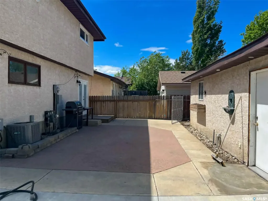 6402 Dalgliesh Drive Regina SK S4X 2R2