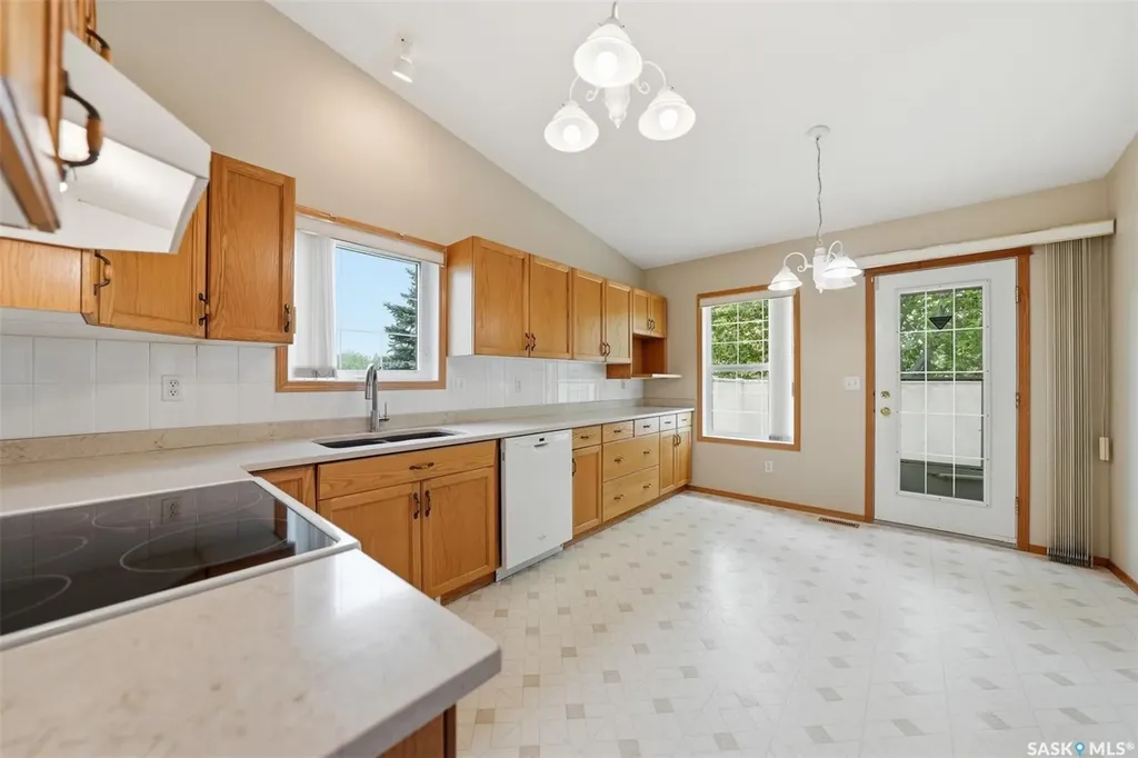 927 Heritage View Saskatoon SK S7H 5S2