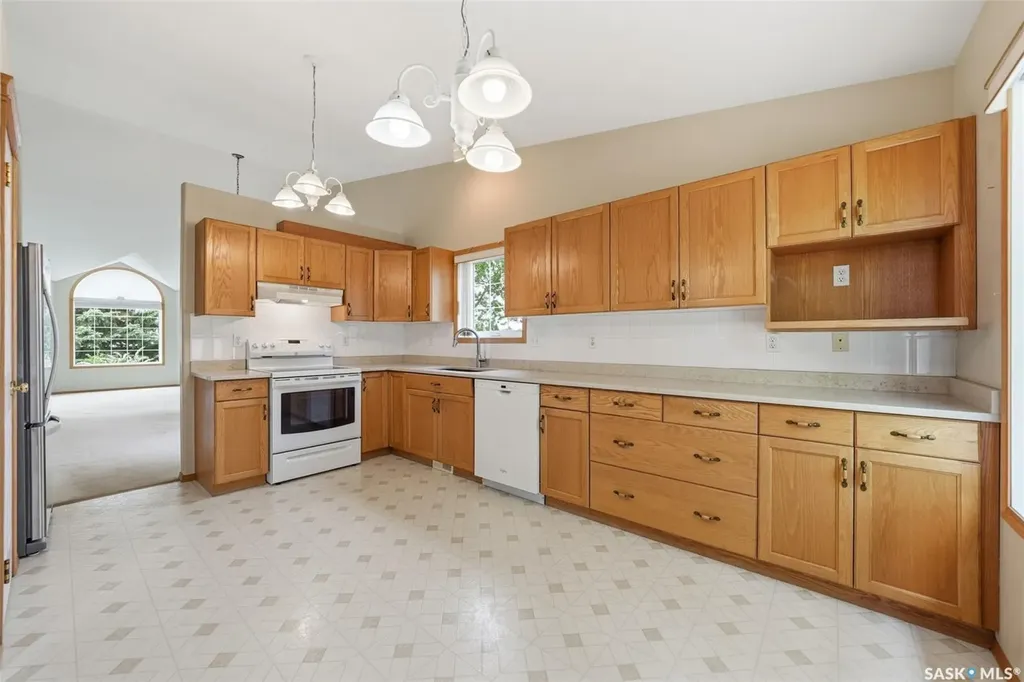 927 Heritage View Saskatoon SK S7H 5S2