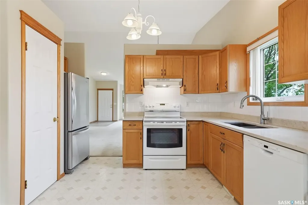 927 Heritage View Saskatoon SK S7H 5S2