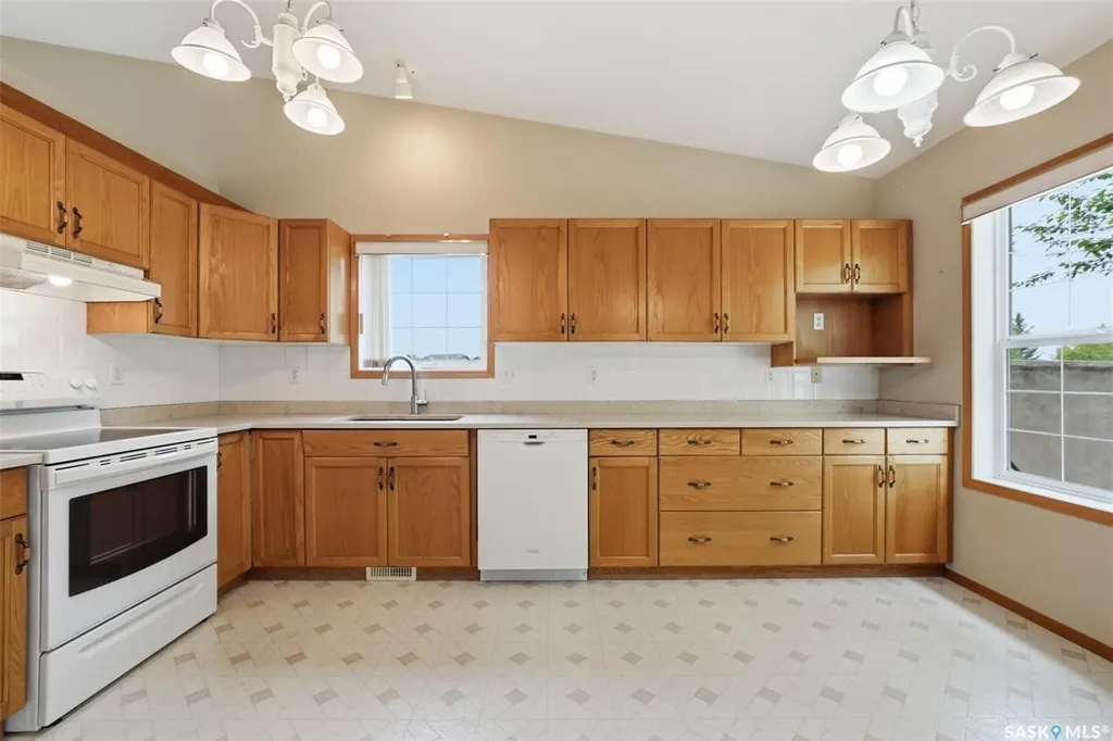 927 Heritage View Saskatoon SK S7H 5S2