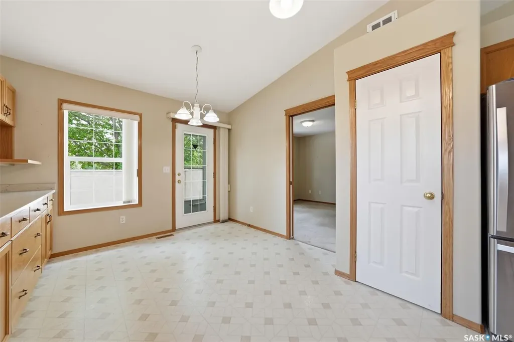 927 Heritage View Saskatoon SK S7H 5S2