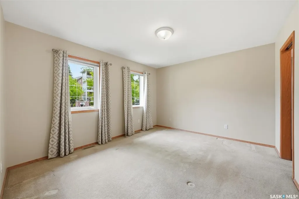 927 Heritage View Saskatoon SK S7H 5S2