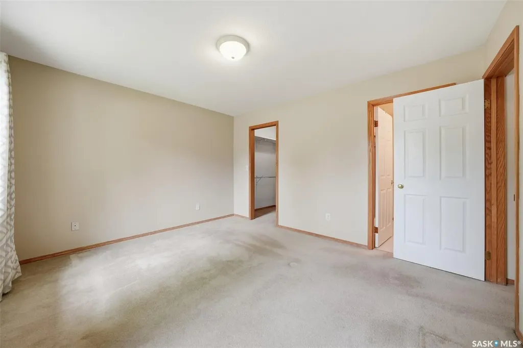 927 Heritage View Saskatoon SK S7H 5S2