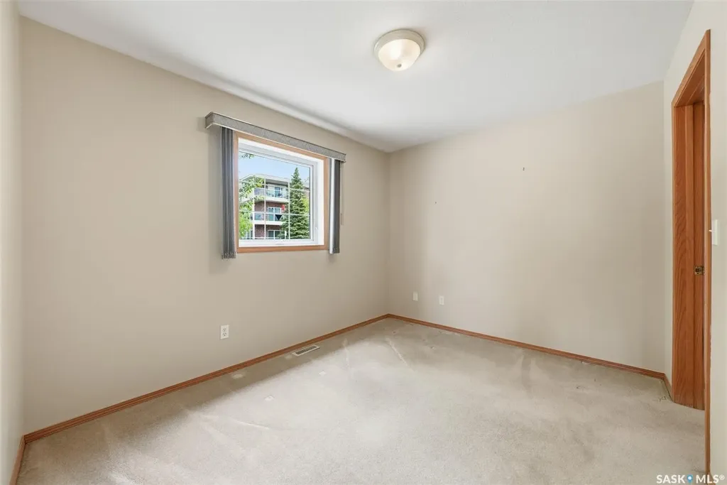 927 Heritage View Saskatoon SK S7H 5S2