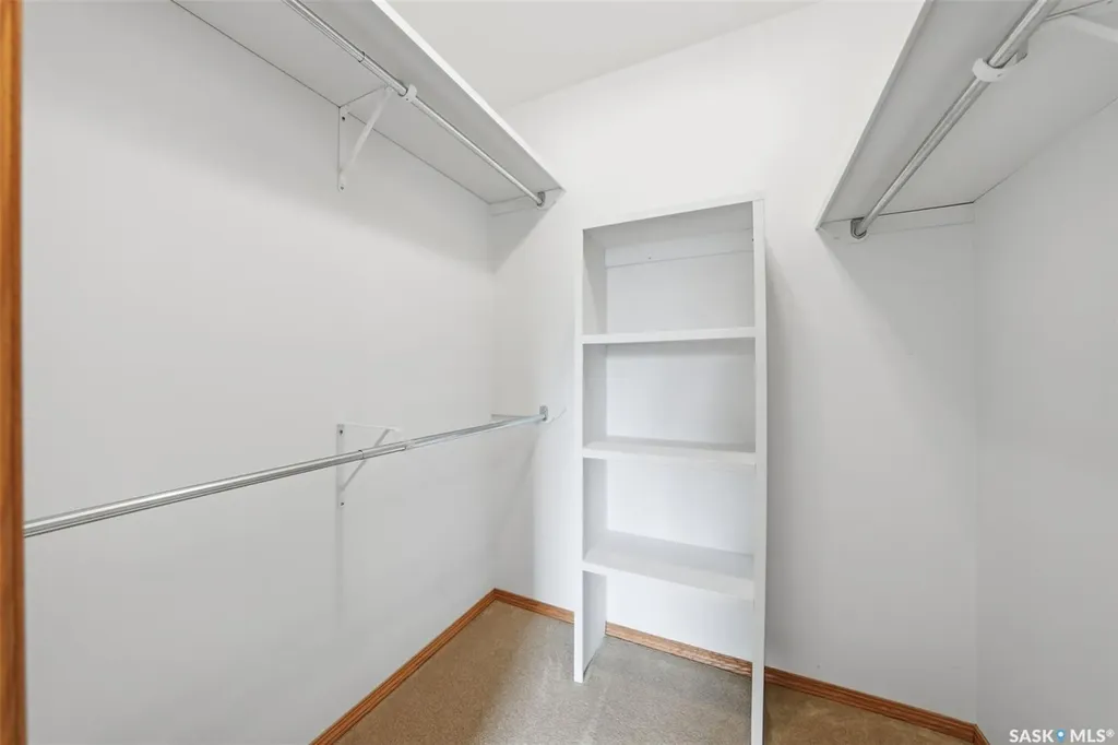 927 Heritage View Saskatoon SK S7H 5S2