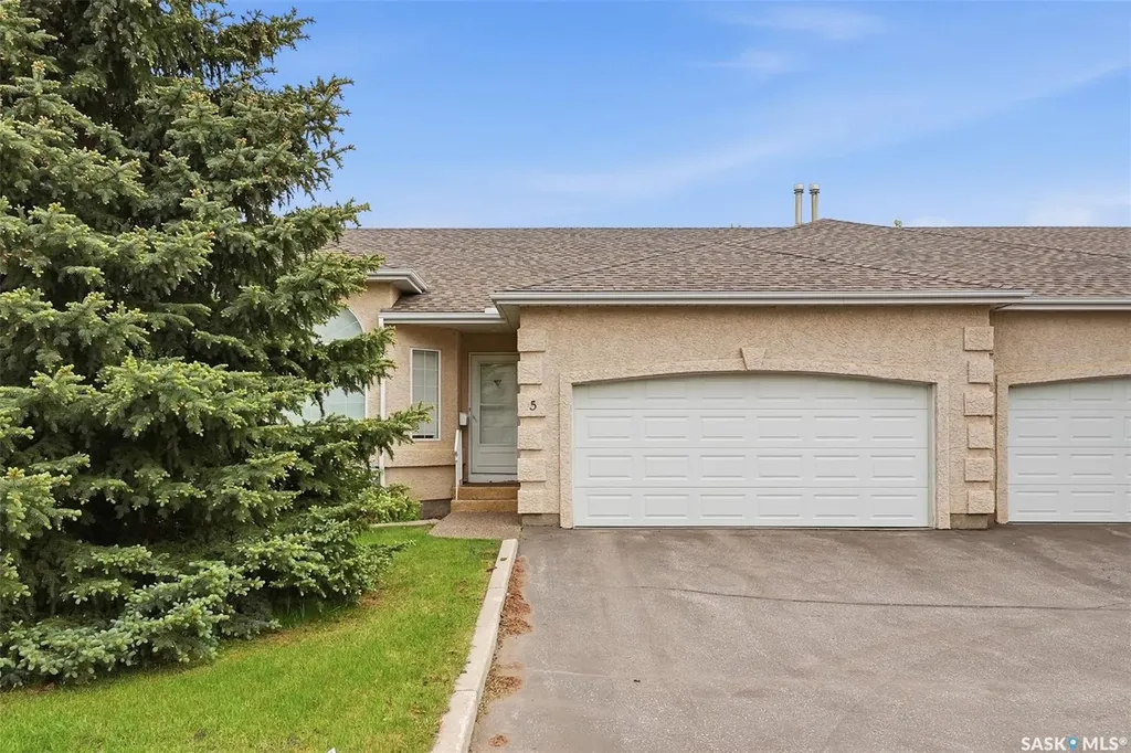 927 Heritage View Saskatoon SK S7H 5S2