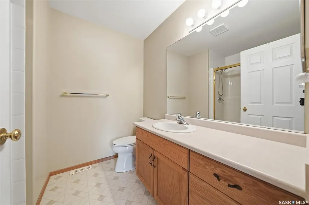 927 Heritage View Saskatoon SK S7H 5S2