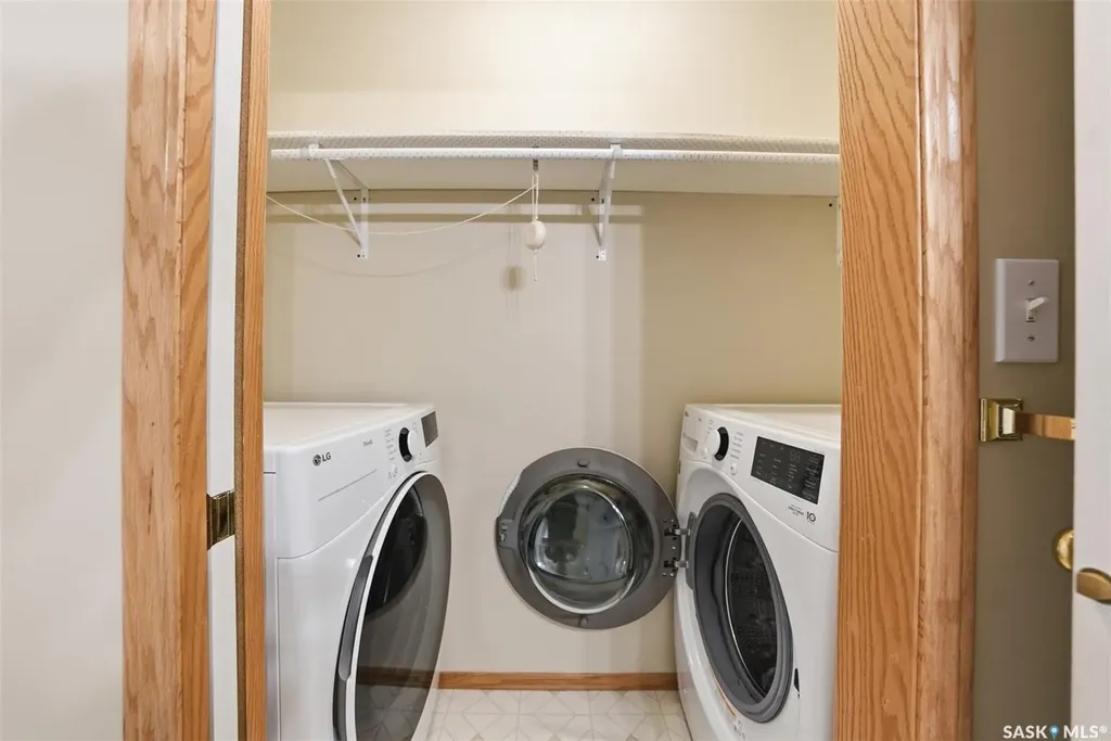 927 Heritage View Saskatoon SK S7H 5S2