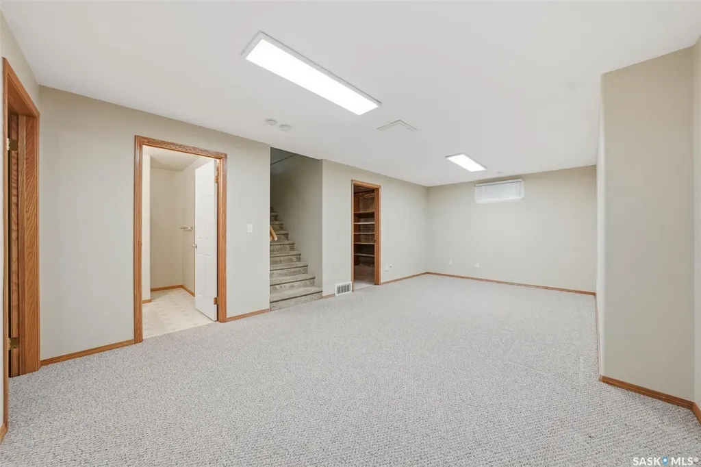 927 Heritage View Saskatoon SK S7H 5S2