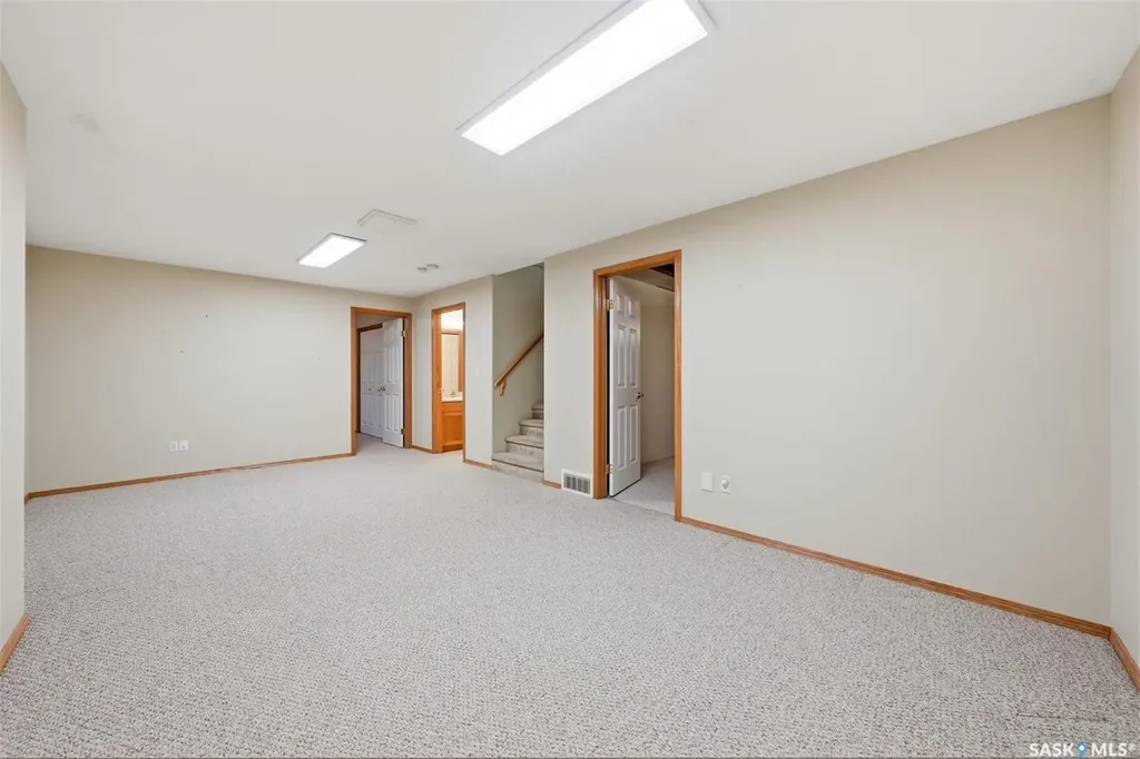 927 Heritage View Saskatoon SK S7H 5S2