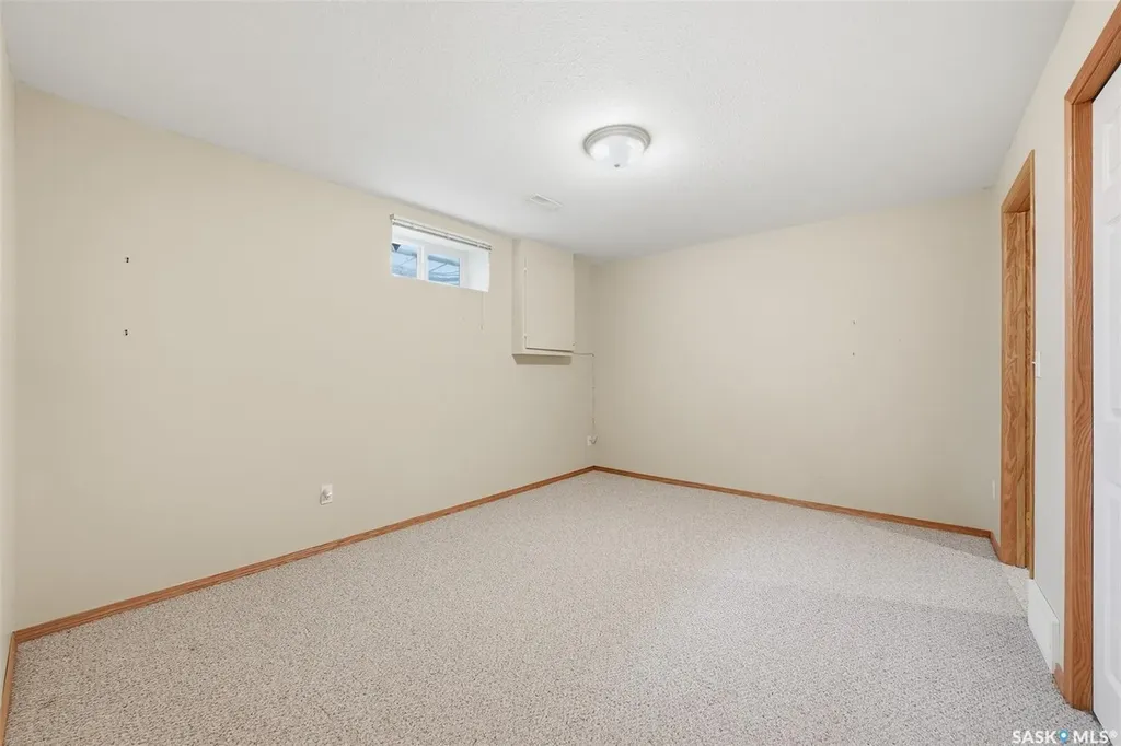 927 Heritage View Saskatoon SK S7H 5S2