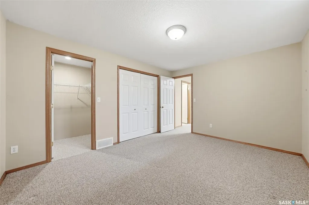 927 Heritage View Saskatoon SK S7H 5S2