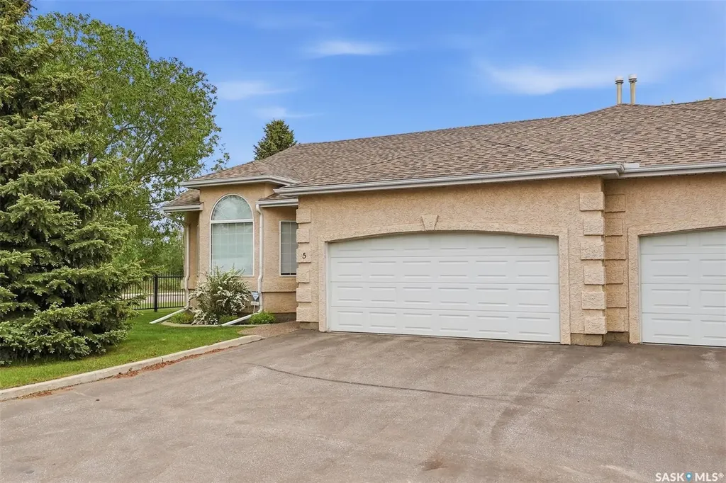 927 Heritage View Saskatoon SK S7H 5S2