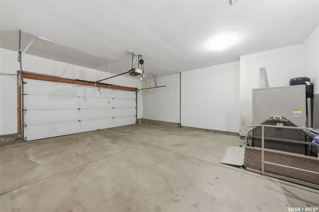 927 Heritage View Saskatoon SK S7H 5S2