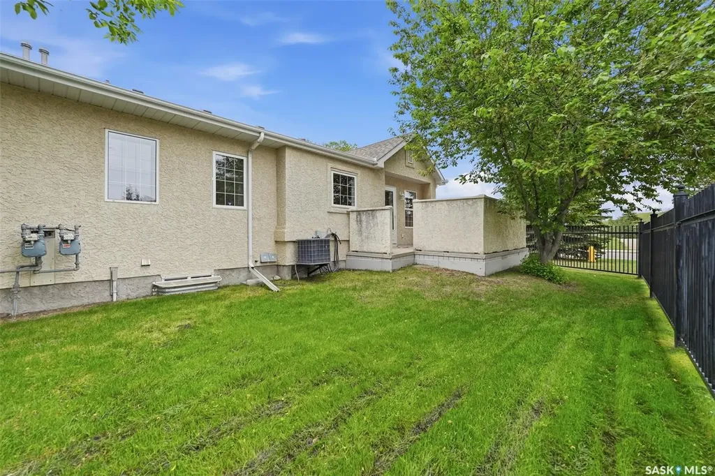 927 Heritage View Saskatoon SK S7H 5S2