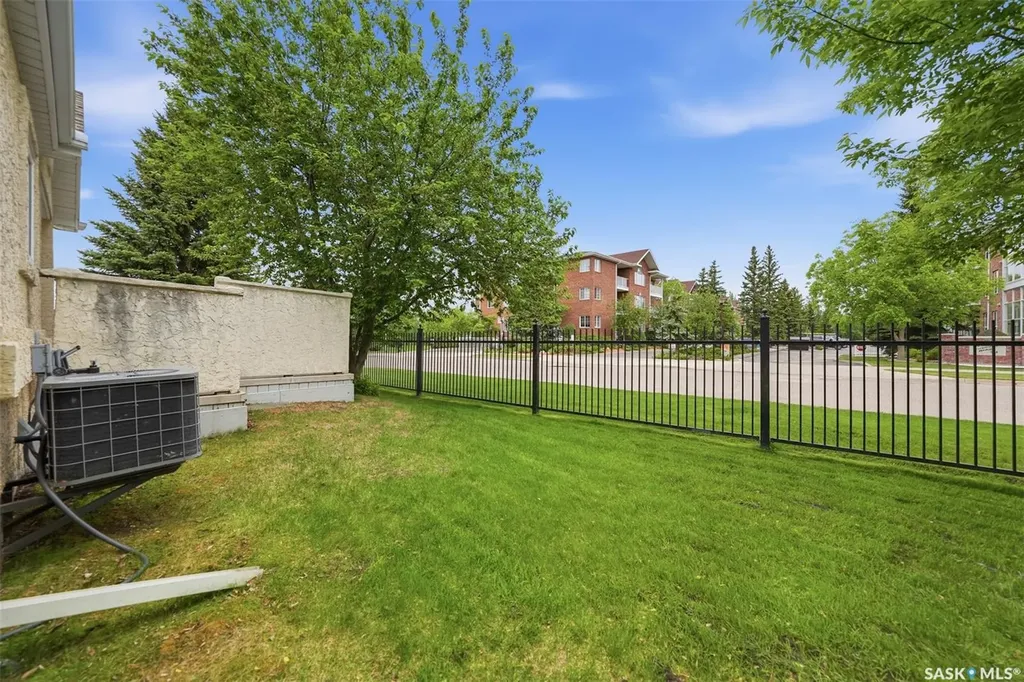 927 Heritage View Saskatoon SK S7H 5S2