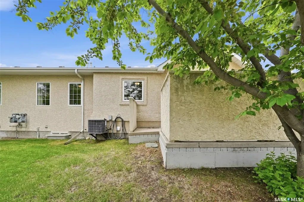 927 Heritage View Saskatoon SK S7H 5S2