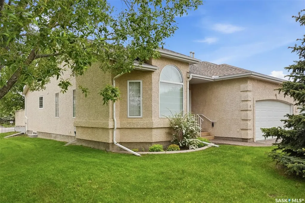 927 Heritage View Saskatoon SK S7H 5S2